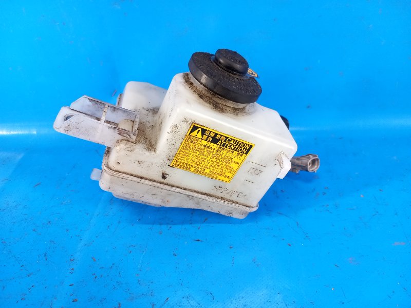 Brake Master Cylinder Reservoir for Toyota Prius Plus 11-14 2013