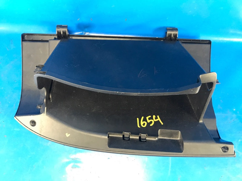 Mitsubishi Outlander XL glove compartment 05-13 2011