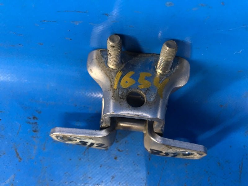 Upper door hinge MITSUBISHI OUTLANDER XL 05-13 2011 Left. Rear.