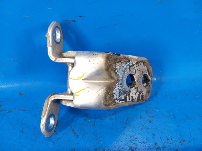 Lower door hinge NISSAN SENTRA B17 12-21 2015 Right Front.