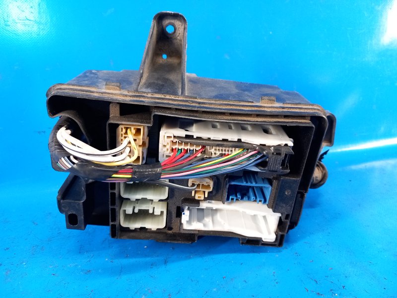 Fuse box engine compartment Toyota Tundra 07-13 2008