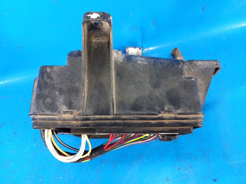 Fuse box engine compartment Toyota Tundra 07-13 2008