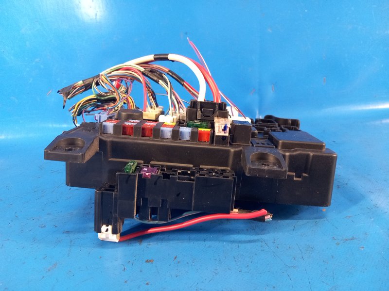 Mitsubishi Outlander GF 12-2013 engine compartment fuse box