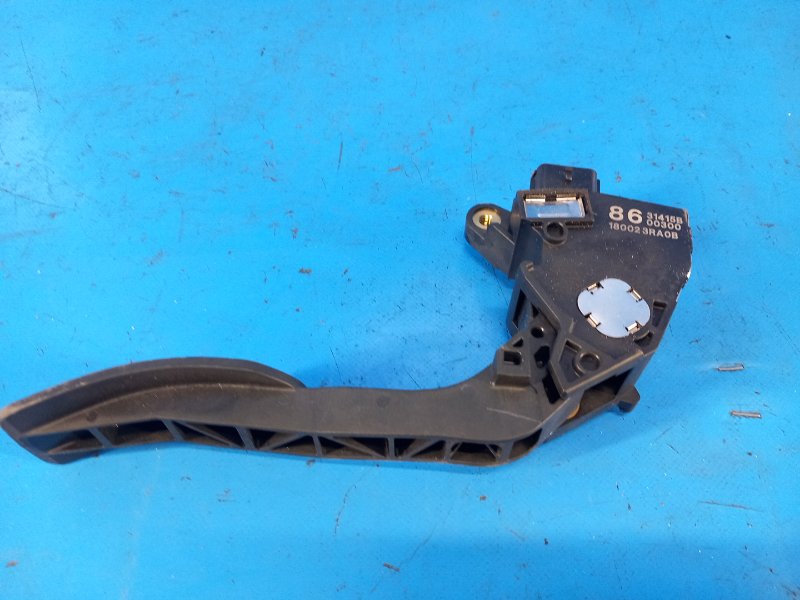 Gas pedal NISSAN SENTRA B17 12-21 2015