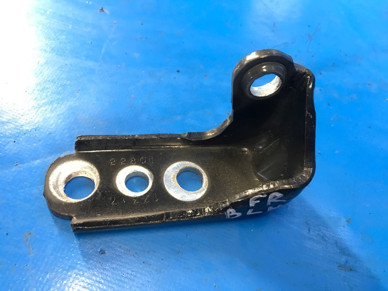 Upper door hinge LINCOLN MKZ 13-20 2017 Left. Before.