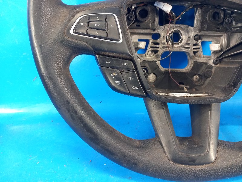 Ford Focus 2017 10-18 Steering Wheel