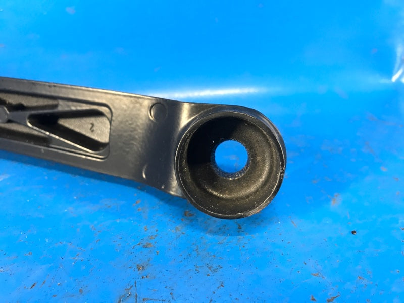 Front windshield wiper arm TOYOTA PRIUS 16- 2017 Right.