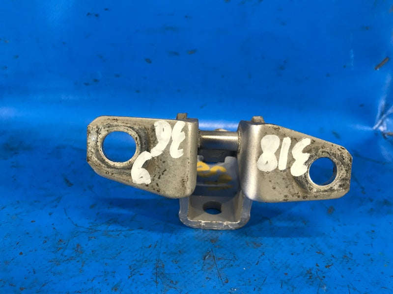 Upper door hinge MITSUBISHI OUTLANDER XL 05-13 2011 Left. Front.