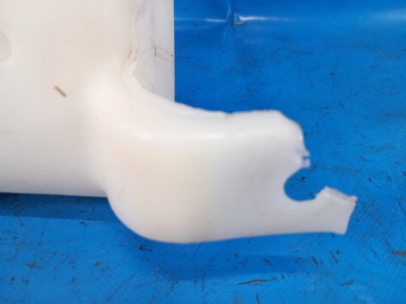 Ford Fusion 14-2014 Windscreen Washer Reservoir