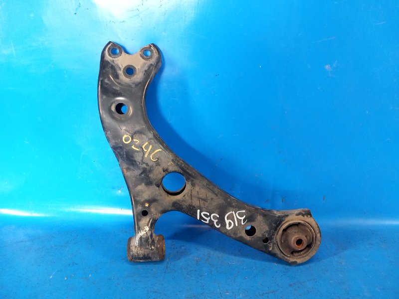 Front lower suspension arm TOYOTA PRIUS 16- 2017 Right.