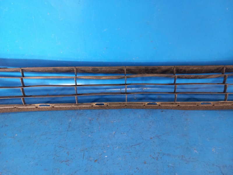 Front bumper grille for the 2017 Toyota Prius 16