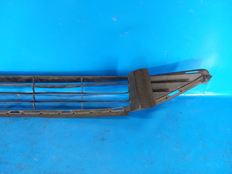 Front bumper grille for the 2017 Toyota Prius 16