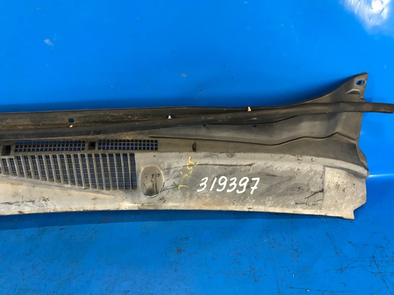 Plastic windshield trim / Frog NISSAN PATHFINDER R51 04-14 2004