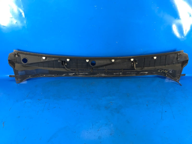 Plastic windshield trim / Frog NISSAN PATHFINDER R51 04-14 2004