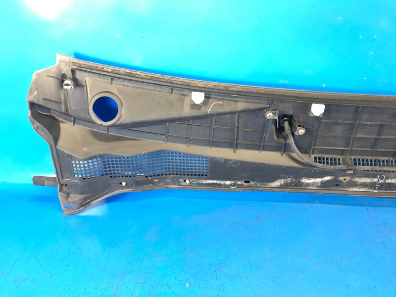 Plastic windshield trim / Frog NISSAN PATHFINDER R51 04-14 2004