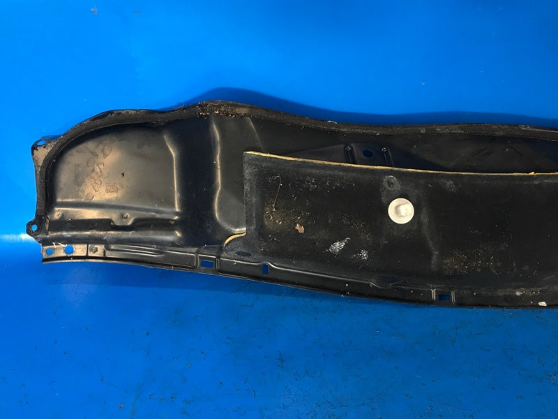 Toyota Prius Windscreen Wiper Pan - 20 March-11, 2006