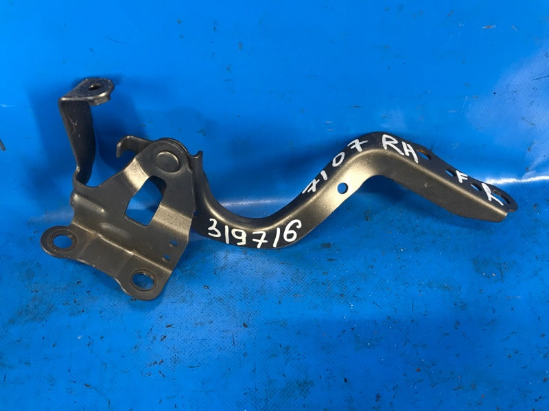 Hood hinge TOYOTA PRIUS 16- 2016 Right.
