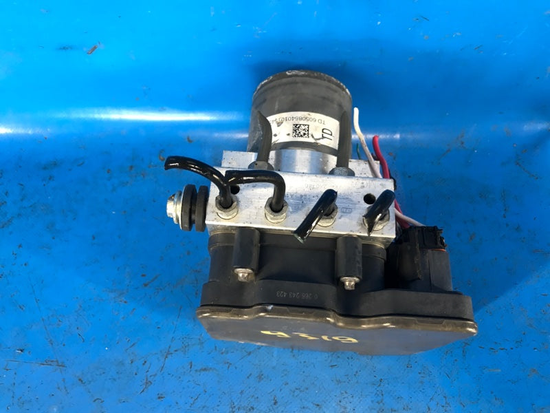 ABS unit for the 2016 Acura TLX 14-17