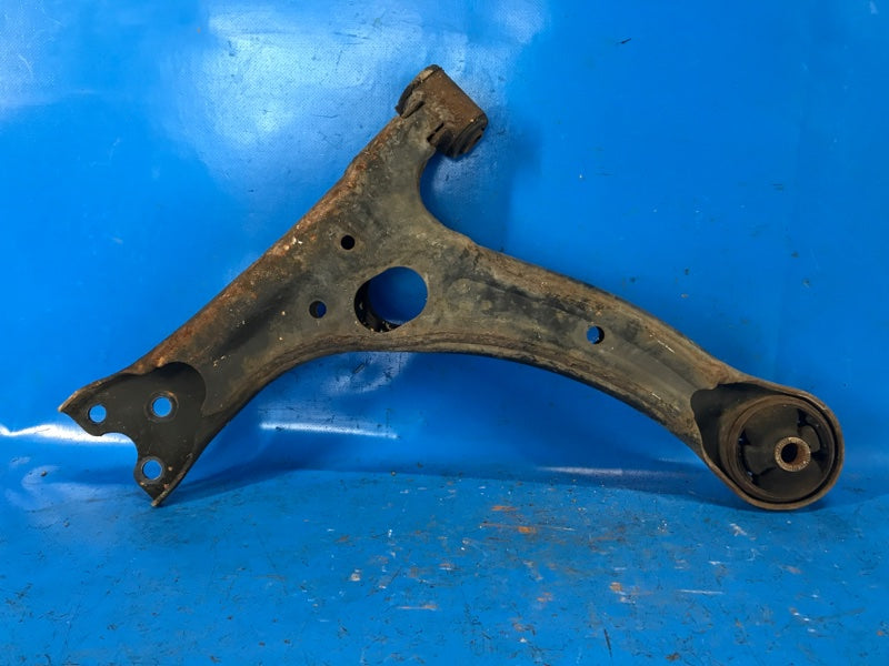 Front lower suspension arm TOYOTA PRIUS - 20 03-11 2006 Right.