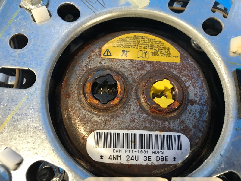 Steering wheel airbag for the 2012 Chrysler 200 10-14