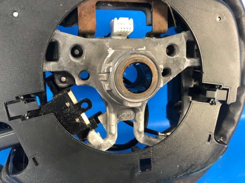 Toyota Prius steering wheel - 20 03-11 2006