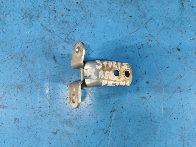 Upper door hinge TOYOTA PRIUS - 30 09-17 2012 Left. Front.