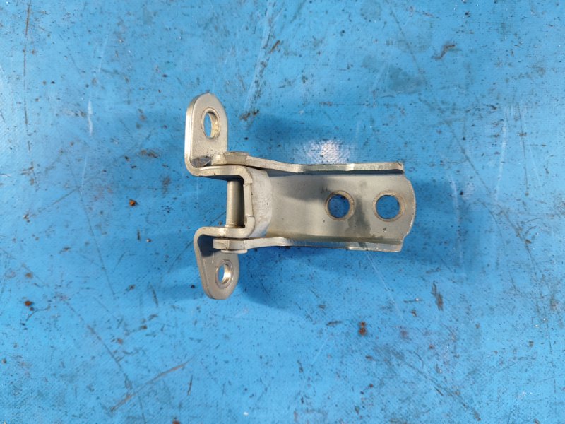 Upper door hinge TOYOTA PRIUS - 30 09-17 2012 Left. Front.