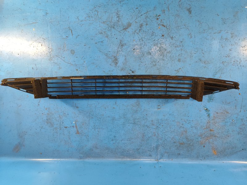 Front bumper grille for Toyota Prius 2016
