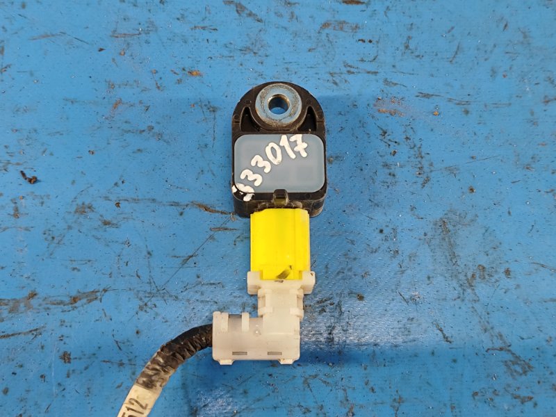 Impact sensor TOYOTA PRIUS - 30 09-17 2010 Front.