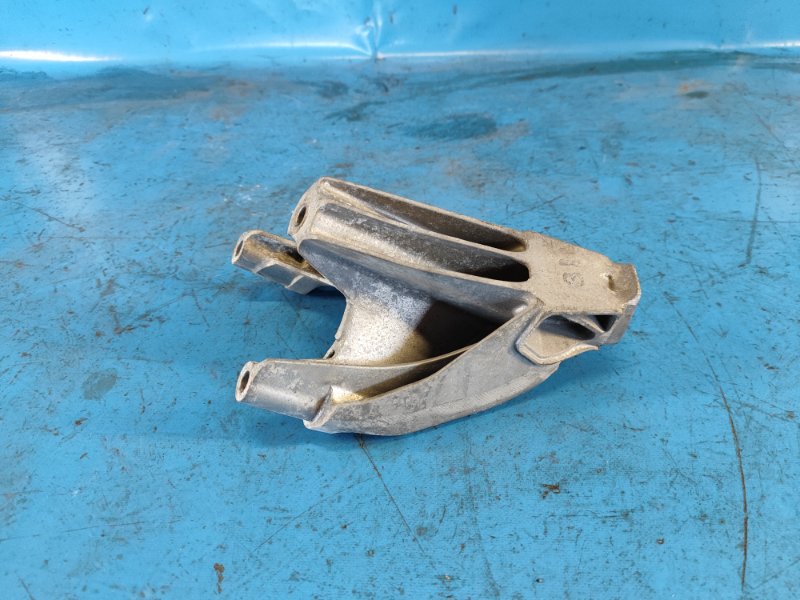 Engine mount bracket AUDI A6 (C7) 11-18 2011 Left.