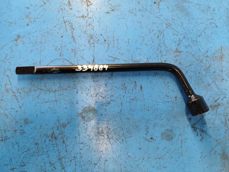 Toyota Prius wheel wrench - 09/30-17/2010