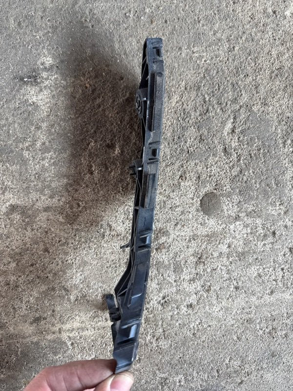 Front bumper bracket (on the wing) TOYOTA PRIUS - 20 03-11 2006 Left.