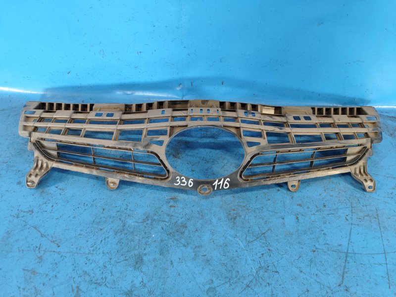 Toyota Prius radiator grille molding - 09/30/17