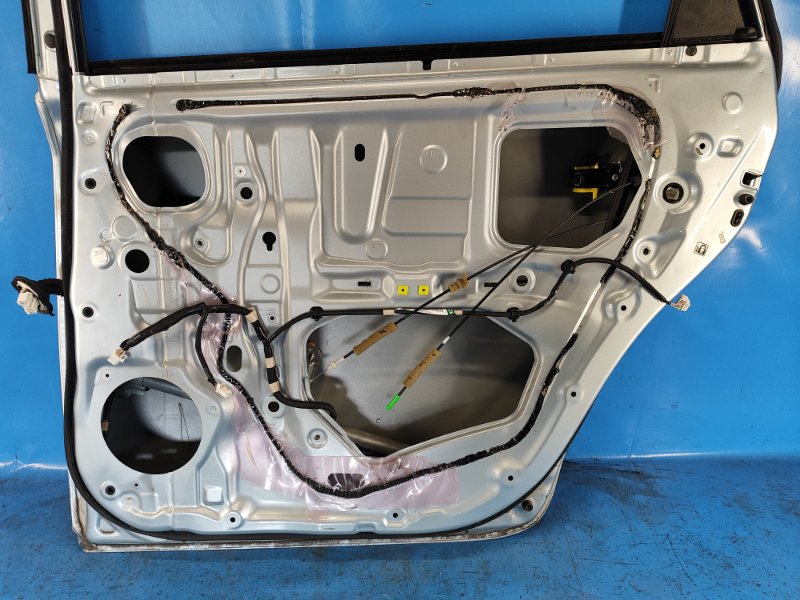 Door TOYOTA PRIUS PLUS 11-14 Right Rear