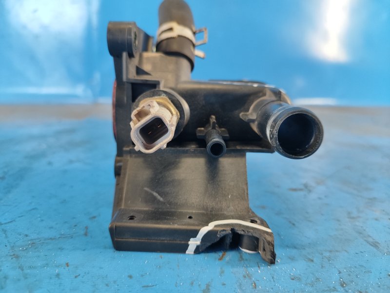 Cooling system tee Mazda 3 BL 09-13 2009