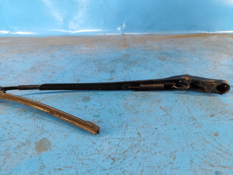 Front windshield wiper arm FORD EXPEDITION 17- 2018 Right.