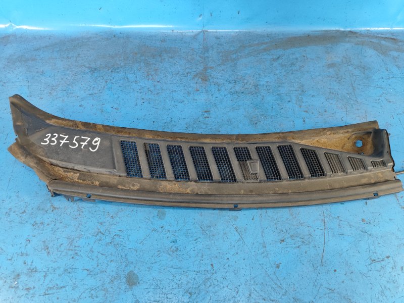 Plastic windshield trim / Ford Expedition 17-2018