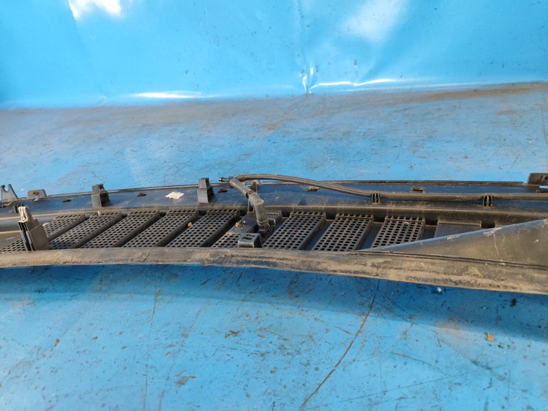 Plastic windshield trim / Ford Expedition 17-2018