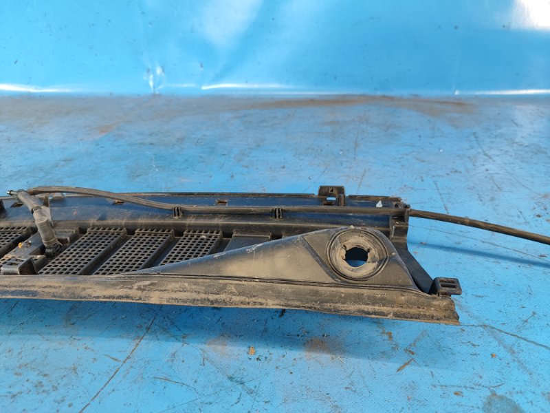 Plastic windshield trim / Ford Expedition 17-2018