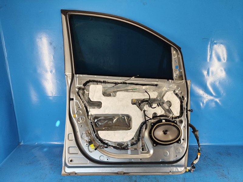 Door TOYOTA SIENNA 11-16 2015 Left. Front.