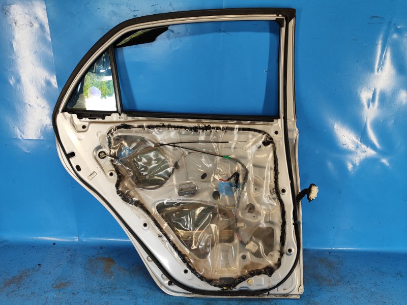 Door TOYOTA COROLLA 150 06-13 Left. Rear.
