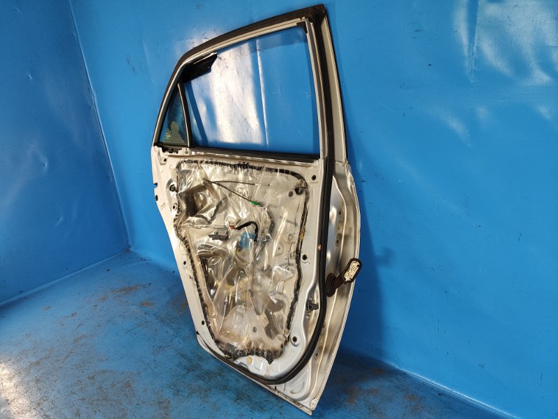 Door TOYOTA COROLLA 150 06-13 Left. Rear.