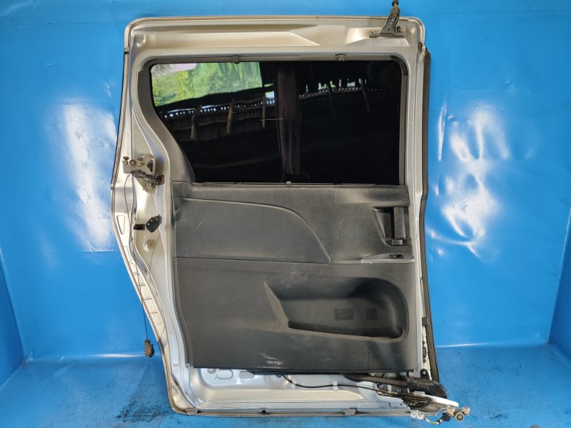 Door TOYOTA SIENNA 11-16 2015 Left. Rear.
