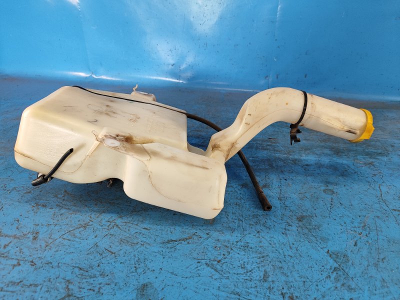 Windshield washer reservoir for the 2014 Dodge Grand Caravan