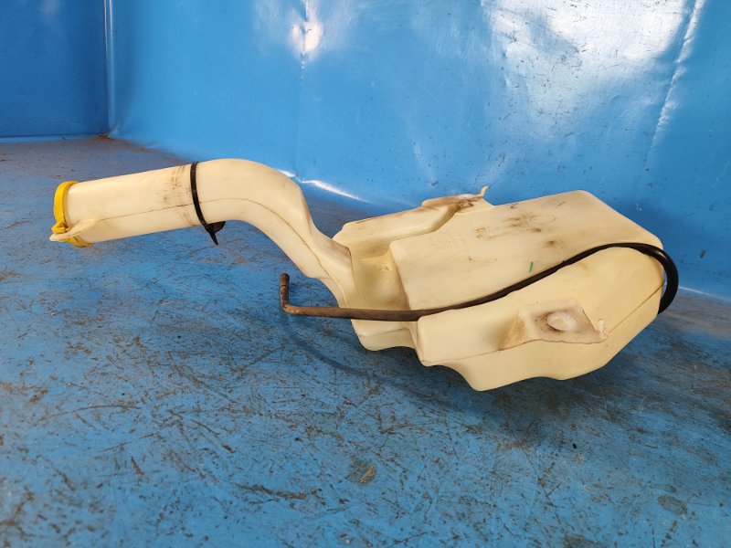 Windshield washer reservoir for the 2014 Dodge Grand Caravan