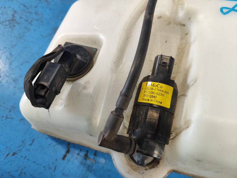 FORD FUSION 14- Windscreen Washer Reservoir