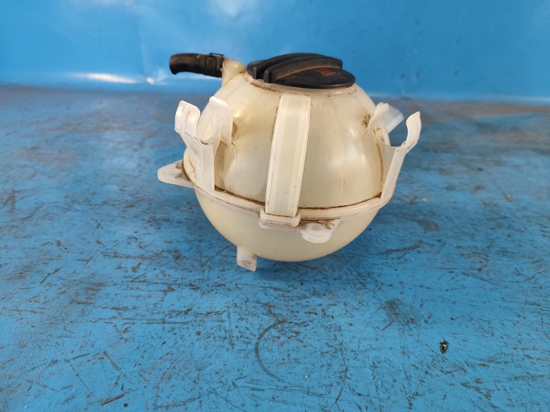 Expansion tank for Volkswagen Tiguan 08-17 2017