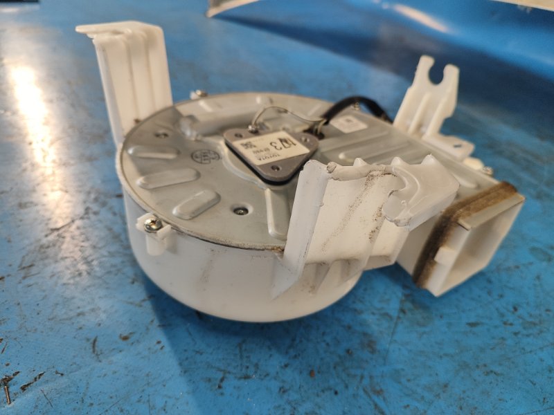 Battery cooling motor LEXUS HS250H (ANF10) 09-12 2009 Rear