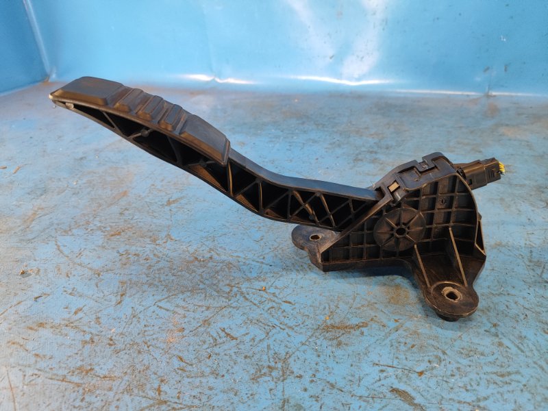 Gas pedal FORD MUSTANG 15-