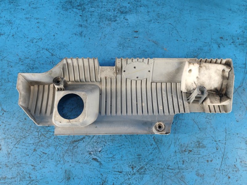 Decorative engine cover for Toyota Prius - 30 09-17